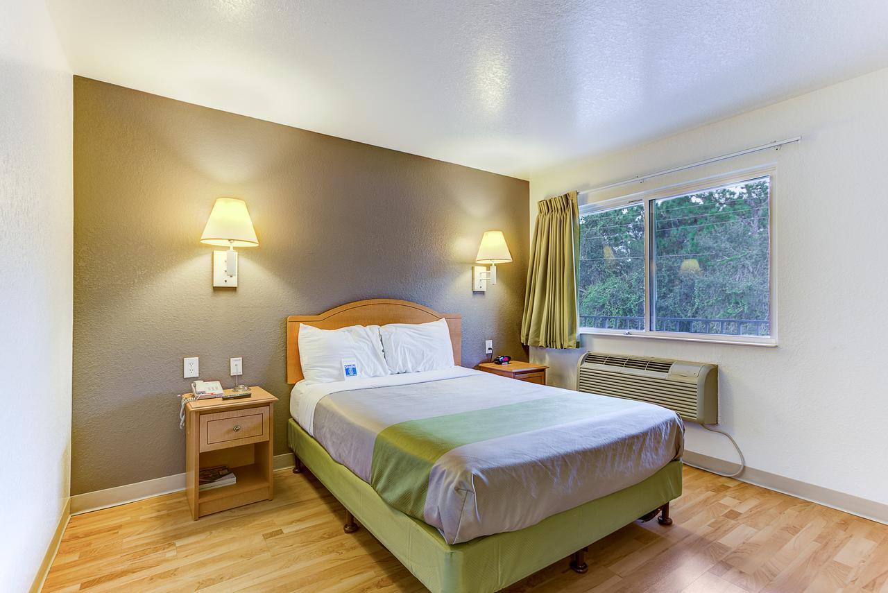 Hotel 6-kissimmee, Fl - Orlando Kissimmee